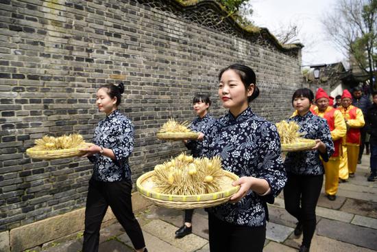 第二十一届中国·乌镇香市举行。乌镇景区供图