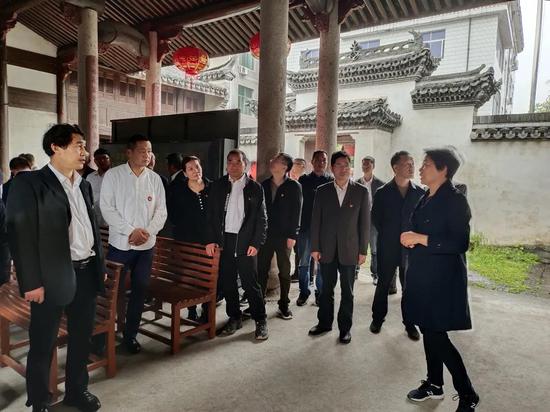 永康市水务局党员在练结村章氏祠堂接受党史教育。胡方远 摄