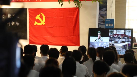 中国移动广西公司通过云视讯支撑广西各地开展的红色教育活动。广西移动 供图