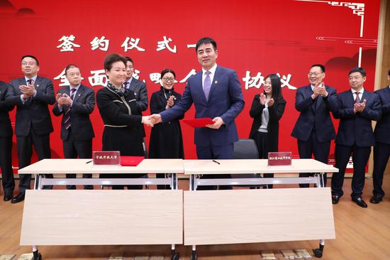 签约现场。温俊 摄