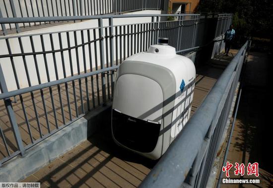 近日，新加坡，自动送货机器人Camello正在送货，方便快捷。