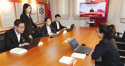 日前，渤海证券股份有限公司在职工培训系统上线党史教育学习培训课程，组织全体员工参加线上培训和在线考试。记者 姜宝成 摄