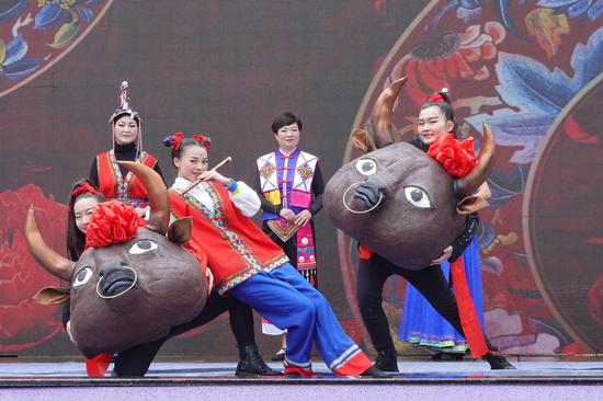 活动现场上演精彩纷呈的畲族文化节目表演。  亦弛（通讯员） 摄