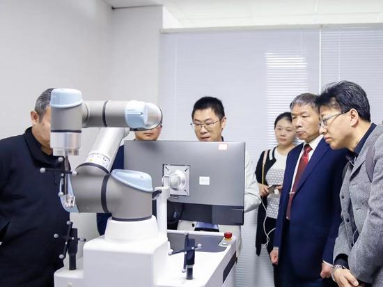 “走进 AI企业和科研院校”活动现场 孟冲供图