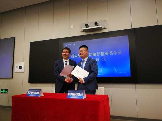 浙大城市学院校长罗卫东与张敏 斯荣喜供图