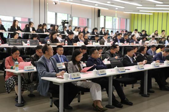 　　浙大城市学院“城市数字治理创新班”导师聘任仪式暨“浙大城市学院敏行精英奖学金”捐赠仪式 施紫楠供图