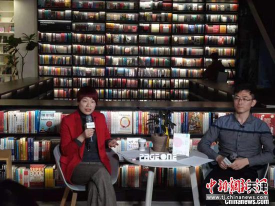 中科院心理所陈祉妍教授（左）和清华大学心理学博士田林（右）　商务印书馆供图