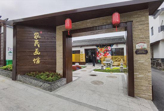 张金泉所在的农民画馆  周孙榆 摄