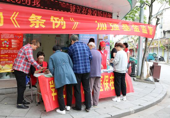 莲都区医保民生政策基层宣讲活动现场  何朝琳 摄