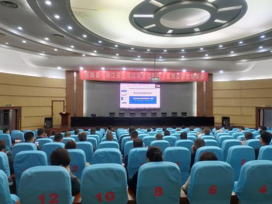 温州在各地开设云课堂分会场，组织相关人员学习《浙江省生活垃圾管理条例》。  甘晓培提供
