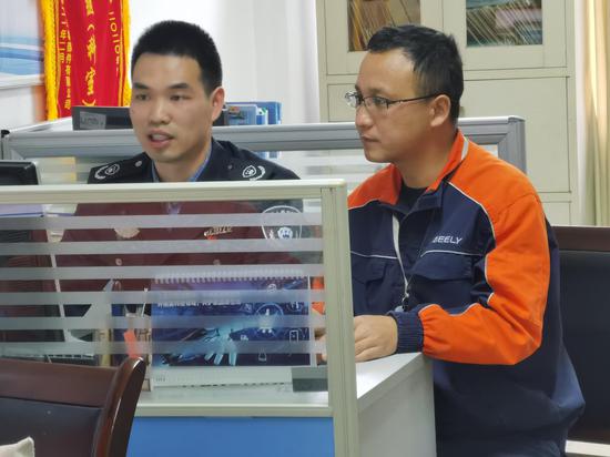 台州市生态环境局路桥分局上门服务 王恩兴供图