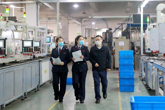 台州市路桥区税务局走访服务 王恩兴供图