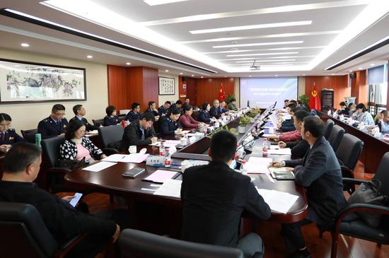 政企恳谈会现场。  莫筱颖 摄