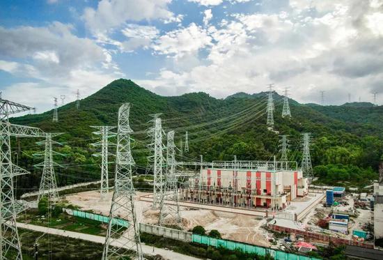 原址重建后的220千伏临海变电站  蒋宜秀 摄