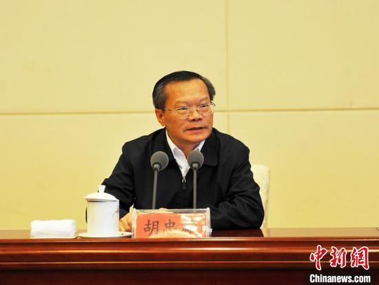 中共贵州省委常委、省委统战部部长胡忠雄出席并讲话。　张伟　摄