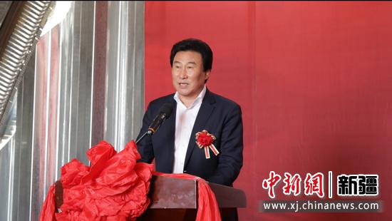 图为华凌集团党委书记郭向阳致辞。