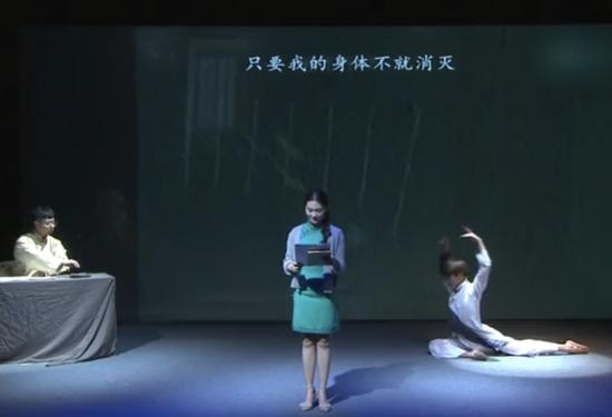 《一封家书》情景朗诵剧表演现场。  姜一峰 摄