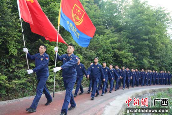 桂林消防联合党媒开展“重走长征路”主题教育活动