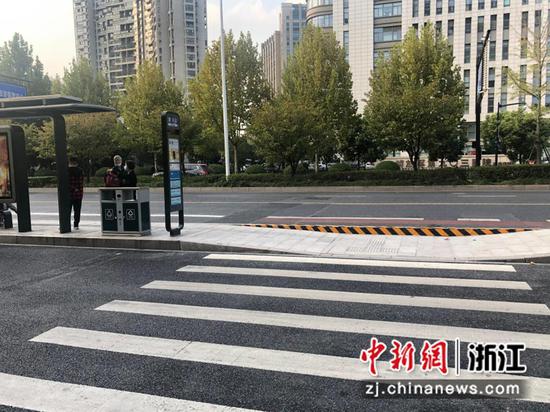 杭州一无障碍公交车站。杭州市城市管理局 供图