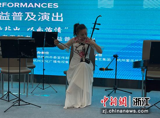 演出现场。童笑雨 摄