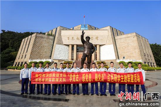 党员代表参观百色起义纪念馆 。叶辉  摄