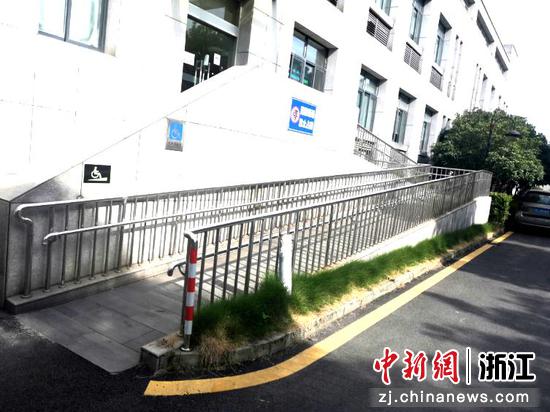 杭州一社区内的无障碍设施。杭州市残联 供图