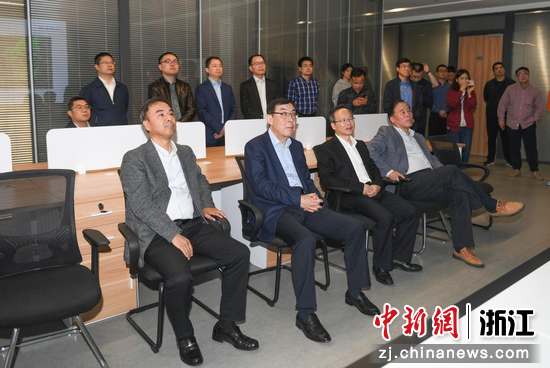 马培华一行赴杭州未来科技城创新研究院调研。 王刚 摄