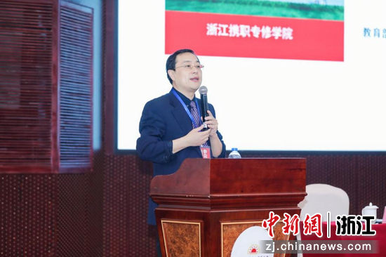 嘉宾致辞。  杨依栋 摄