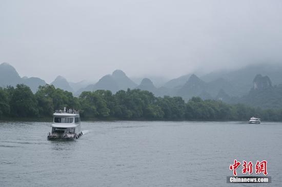 图为漓江山水风景。 中新社记者 俞靖 摄