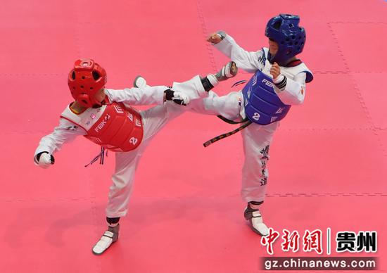 5月2日，贵阳市贵州理工学院蔡家关校区体育馆，2021年贵州省大众跆拳道锦标赛（高手会站）儿童组参赛选手在比赛中。