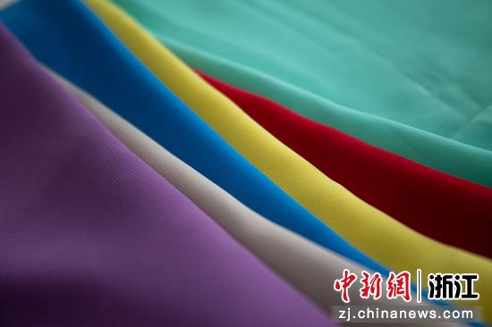 参展的浙江企业生产的雪纺面料。 绍兴尼豪纺织品有限公司供图