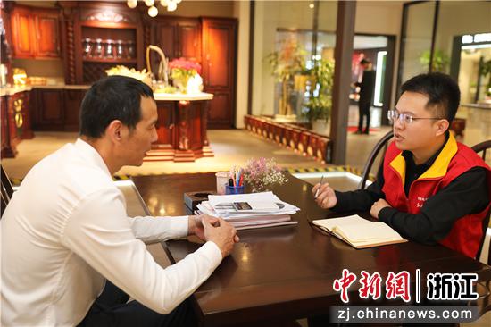 国家电网浙江电力（鄞州）红船共产党员服务队开展“电力物业”服务新模式运行情况调研。李博供图