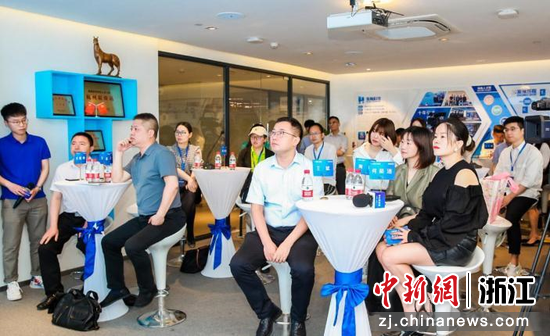 中国·安吉第六届“两山杯”全球创新创业大赛新闻发布会现场  陆文龙 摄