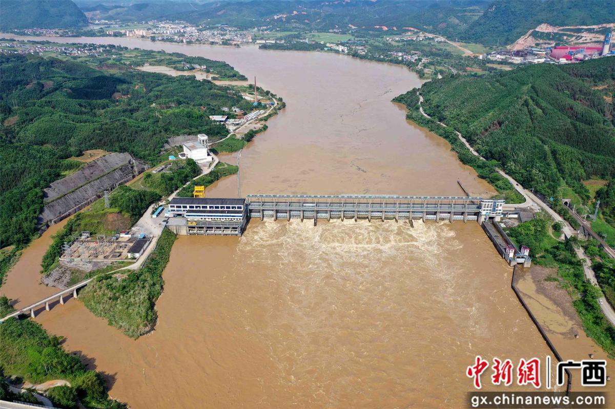 珠江上游融江浮石水电站泄洪度汛