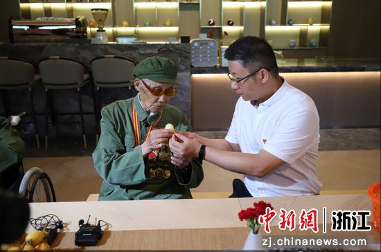 品鉴百岁枇杷 陈肖兰提供