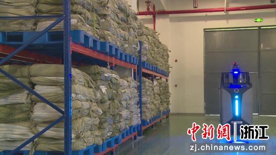 储藏防汛设备的兰溪智能化仓库。严立丰 摄