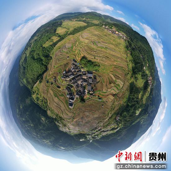 2021年5月15日，在贵州省从江县加榜乡党扭村拍摄的梯田景色（无人机全景照）。
