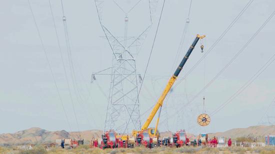 新疆750千伏吐巴库II回输电线路贯通 工程投运后南北疆电力互供能力将翻番