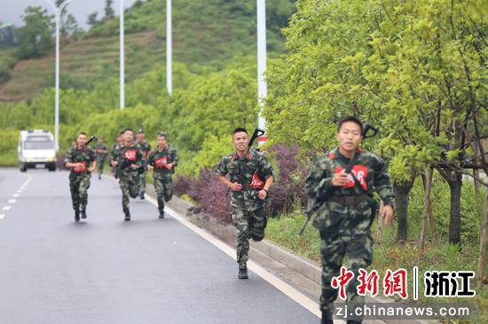 越野跑。刘治乾 摄