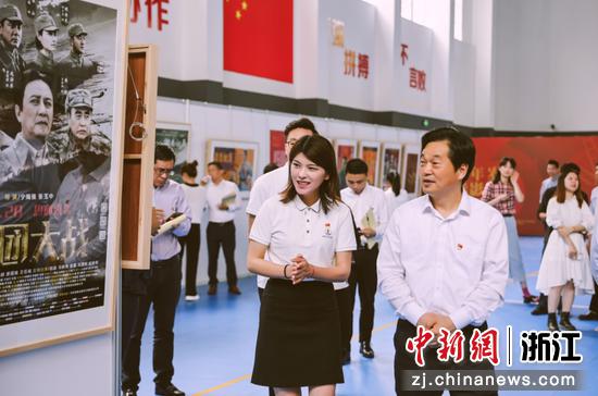 电影海报展现场。王钦 摄