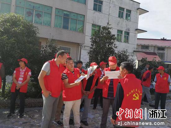 东阳市外出党员认领家乡建设项目。 沈青供图