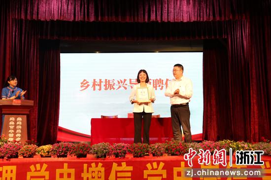 乡村振兴导师聘任  周懿梅 摄