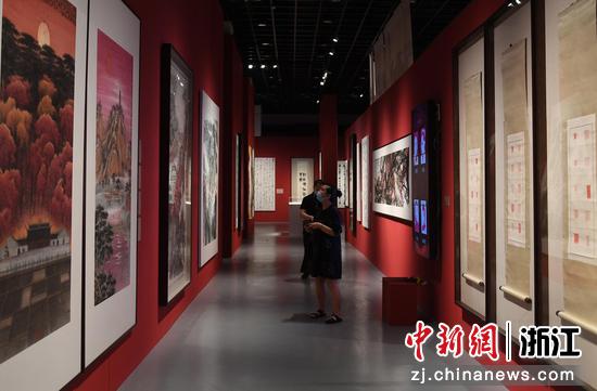 恰是风华正茂——庆祝中国共产党成立100周年主题特展现场。王刚 摄
