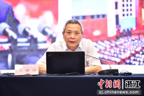 浙江省委党史和文献研究室副主任、一级巡视员王祖强王祖强在讲座中。张茵 摄