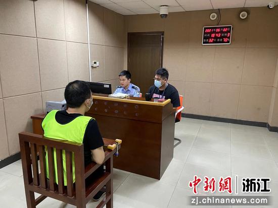 詹某被警方拘留。临平公安 供图