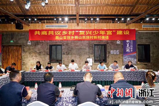 “新村夜话”现场。何小华 供图