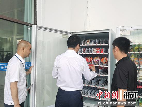 图为案件查处现场。杭州市烟草专卖局供图