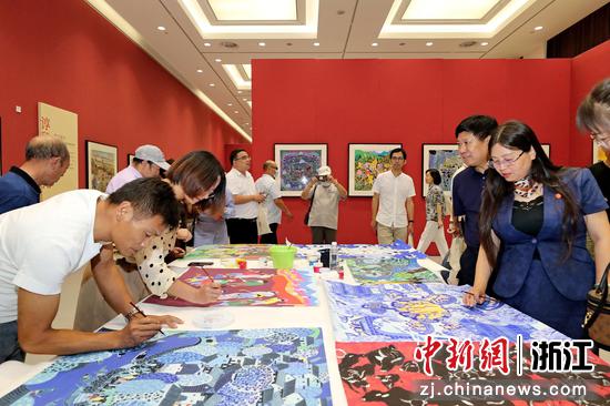 展出现场。 许军 摄 