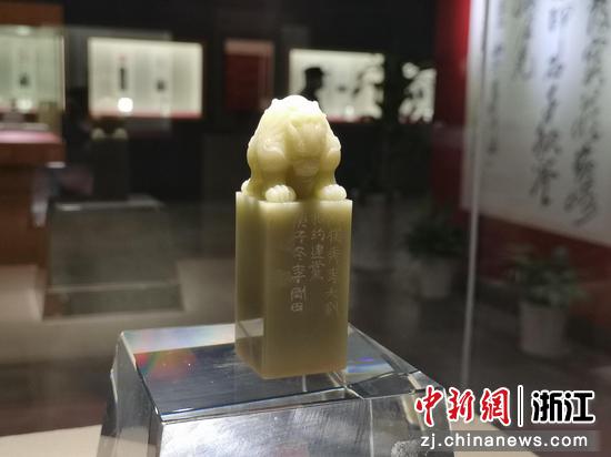 百年印记展展出的青田石印章。范宇斌 摄