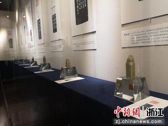 百年印记展展出的青田石印章。范宇斌 摄